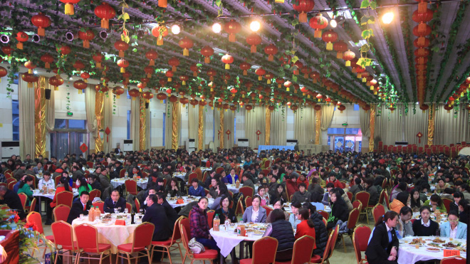 The company held a grand banquet of Women's Day